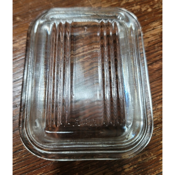 Vintage Pyrex 501-B Small Glass Storage Container With Lid - Picture 4 of 7